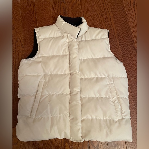 Gap Kids XL white puffer vest - Picture 9 of 9